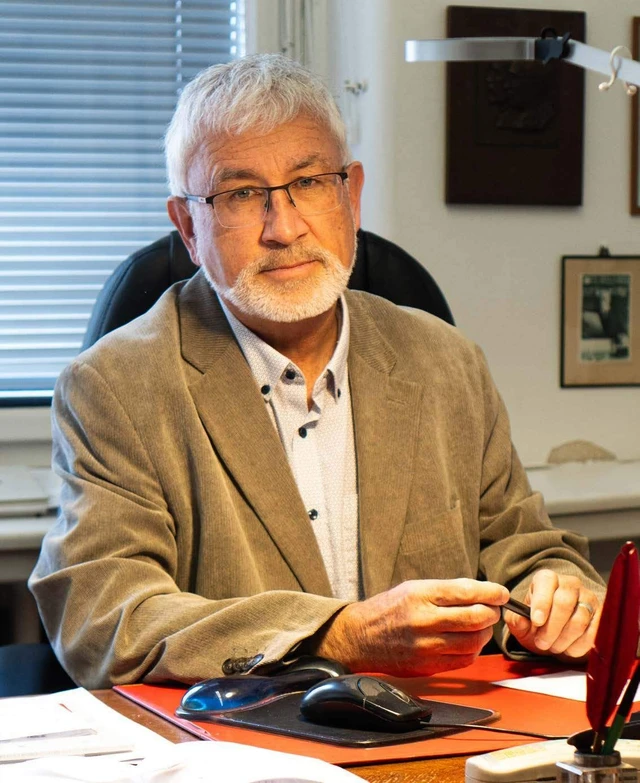 VŠCHT Praha / Vojtěch Masojídek: Od záplav po profesuru: Michal Ďurovič o záchraně památek a Mánesova Kalendária