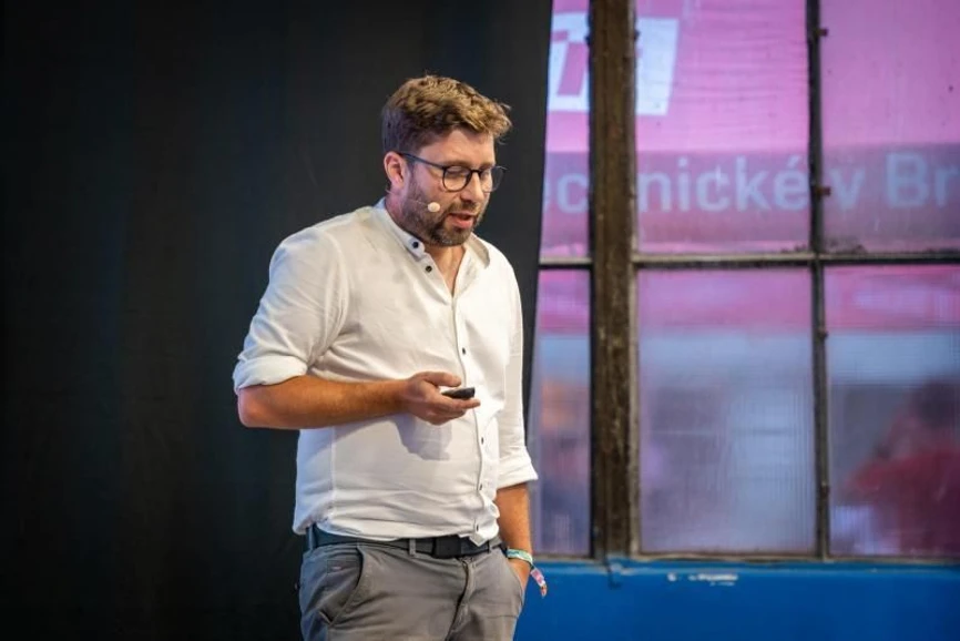 <p>VUT/Váslav Koníček: Kudy z doby plastové? Řešení není jednoduché ani jednoznačné, říká Stanislav Obruča z FCH VUT</p>