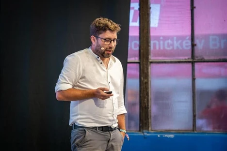 Kudy z doby plastové? Řešení není jednoduché ani jednoznačné, říká Stanislav Obruča z FCH VUT