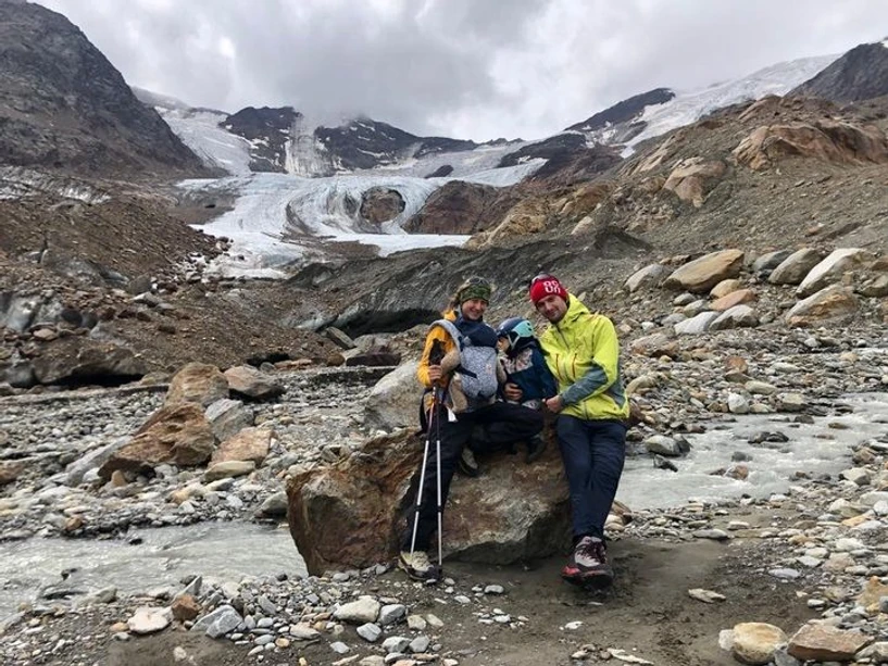 <ul>
<li><strong>Foto:</strong> Vědavýzkum.cz / Tereza Novotná Jaroměřská - Vzorkování na ledovci Forni v Itálii z roku 2023.</li>
</ul>
