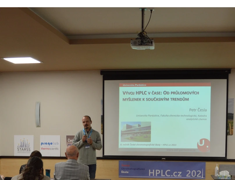 Vývoj HPLC v čase: od průlomových myšlenek k současným trendům (P. Česla)