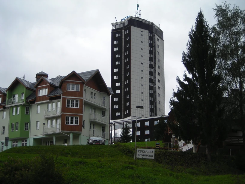 Wikipedia/Jan Kovář BK: Hotel Horizont v Peci p. Sněžkou