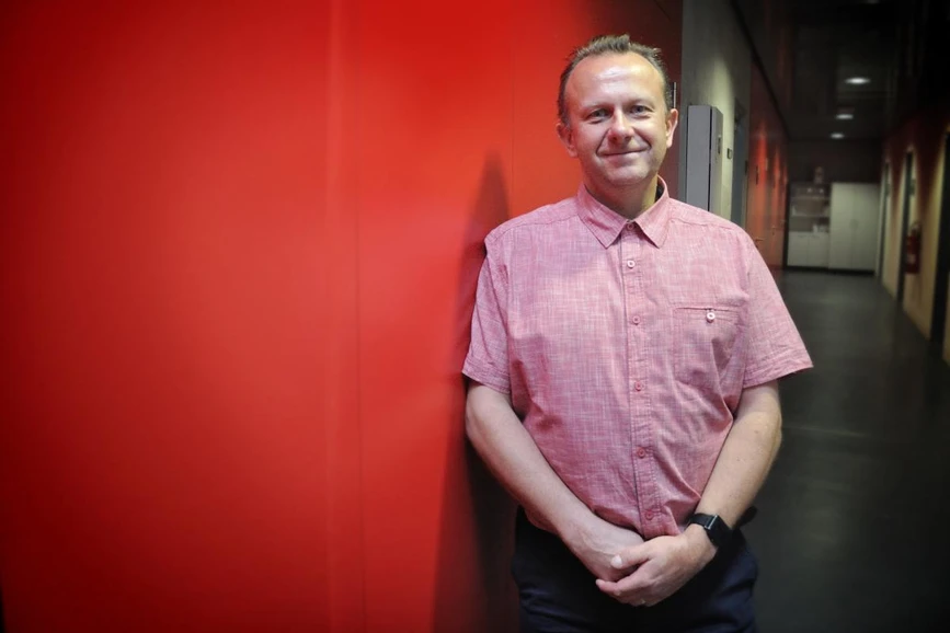 <p>Univerzita Pardubice - Michal Holčapek - Výzkum rakoviny slinivky. Další rok v laboratoři</p>
