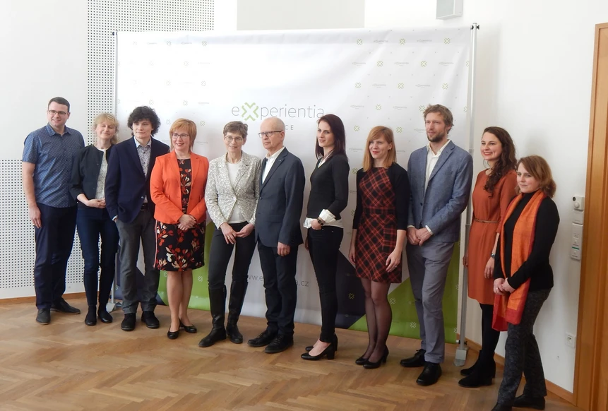 Vědavýzkum: Nadace Experientia - společná fotografie